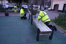 Bolzaneto - piazza Savi: operai al lavoro