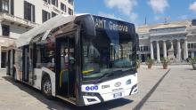 Bus Solaris di AMT in piazza De Ferrari (foto di repertorio)