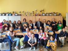 Consegna libro Racconti in famiglia con qualche meraviglia