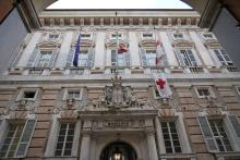 Bandiera Croce Rossa a Palazzo Tursi