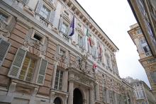 Bandiera Croce Rossa a Palazzo Tursi