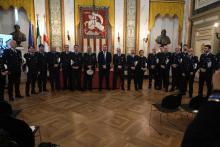 Gli agenti della Polizia Locale di Genova "schierati" nel Salone di Rappresentanza di Palazzo Tursi