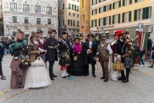 Costumi della tradizione in piazza Fontane Marose