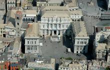 Foto dall'alto di piazza Matteotti: sullo sfondo Palazzo Ducale
