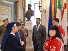 Esposizione bandiera della Croce Rossa