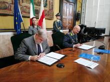 Il sindaco e il comandante firmano