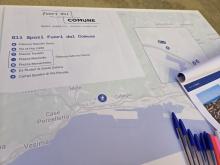 Uno degli opuscoli distribuiti durante l'evento: riportato l'elenco dei 5 ambiti coinvolti tra centro e ponente Uno degli opuscoli distribuiti durante l'evento: riportato l'elenco dei 5 ambiti coinvolti tra centro e ponente