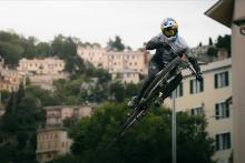 istantanea del ciclista "in volo"