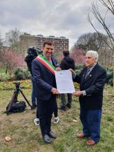 Giardino dei Giusti-Mario Mascia, Flavio Testi con pergamena
