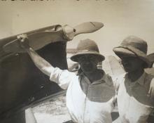 foto d'epoca con aviatori in bianco e nero
