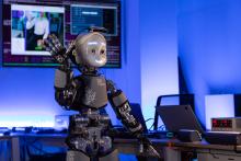 un robot umanoide