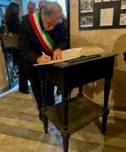 giornata unità d Italia 2023 Bucci firma il registro 