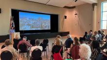 Una foto della Cattedrale di San Lorenzo mostrata durante uno degli incontri in Canada davanti al pubblico in sala