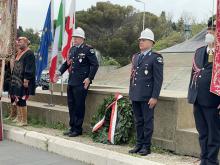 vigili sull'attenti al monumento di Quarto