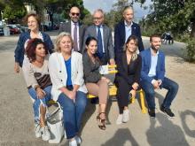 Inaugurata una panchina gialla contro l'endometriosi-Gruppo