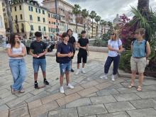  La 'lezione' sui mozziconi tenuta ai ragazzi dagli studenti dell'International School of Genoa