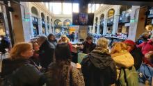 La coda dei partecipanti per le prenotazioni