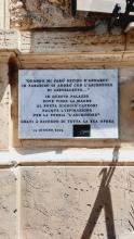  La targa in memoria di Caproni (foto verticale)