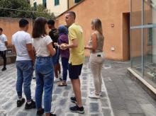 Laboratorio “Bellezza, sostenibilità e inclusione”-Ragazzi di spalle