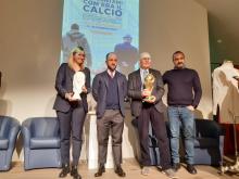 Mostra 'Raccontami com'era il calcio'-Gruppo con Coppa del Mondo