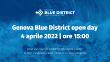 banner che annuncia l'open day con scritta bianca su fondo blu mare