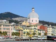 Veduta del Monte Gazzo dal Lungomare di Pegli (foto di repertorio)