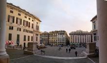 Visuale di piazza Matteotti dall'ingresso laterale di Palazzo Ducale
