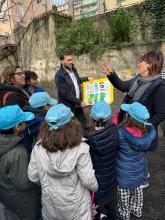 L'assessore Gambino insieme ai bimbi della scuola Thouar e agli uffici tecnici per studiare come trasformare lo spazio pubblico