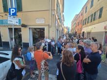 I partecipanti in piazza Poch, lato via Sestri I partecipanti in piazza Poch, lato via Sestri