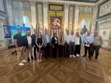 Foto di gruppo di tutti i rappresentanti di Comune e Municipio al termine della conferenza stampa