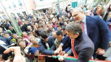 Taglio del nastro con vicesindaco Piciocchi, presidente Municipio Barbazza e bimbi IC Pra'