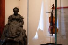 il Violino di Paganini nella tea che lo custodisce all'interno del museo di Palazzo Tursi