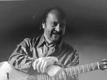 piero parodi ritratto con chitarra