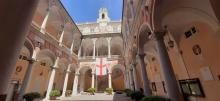 la bandiera di Genova all'interno del cortile di palazzo Tursi