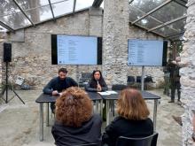 l'assessore Cenci durante la conferenza stampa