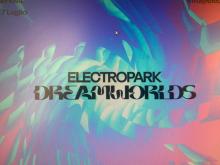 scritta Electroprak Dreamworl su fondo multicolore