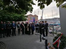 Monsignor Anselmi e autorità davanti alla stele 