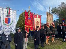 vigili, gonfalonieri, carabinieri autorità e gonfaloni vari