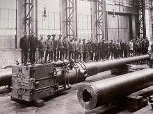 operai in fabbrica turbine inizio novecento