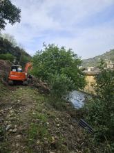 escavatrice in via Terpi