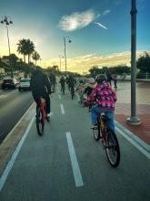 Bimbi in bici sulla ciclabile di corso Italia