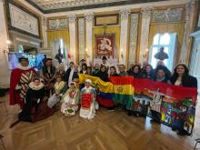 Gruppi storici e maschere del carnevale in salone di rappresentanza