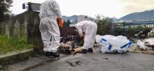 In azione gli addetti alla raccolta dei rifiuti speciali abbandonati a Bolzaneto