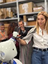 La sindaca Salis alla scoperta di uno dei progetti dell'IIT La sindaca Salis alla scoperta di uno dei progetti dell'IIT