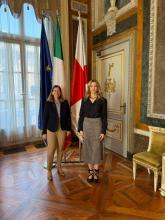 La console generale Susanne Welter insieme alla sindaca di Genova Silvia Salis