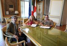 Firma protocollo in Comune: presenti assessore Patrone, sindaca Salis, colonnello Dotoli Firma protocollo in Comune: presenti assessore Patrone, sindaca Salis, colonnello Dotoli
