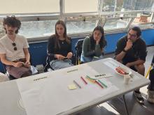 Ragazze e ragazzi durante un momento di condivisione di spunti e suggestioni