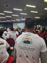 T-shirt con il logo de "Gli Anelli del Benessere" e lo slogan "Ritrova il tuo benessere, cammina la tua città"