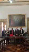 fotyo di gruppo con Campora e componenti della delegazione