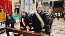 Il facente funzioni sindaco Pietro Piciocchi e la vicepresidente del Municipio I Daniela Marziano in piedi in prima fi 